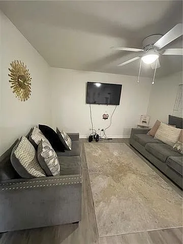 Building Photo - 4456 Pontchartrain Dr #5