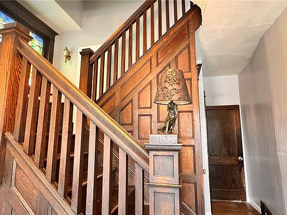 5th image of 2933 Voelkel Ave