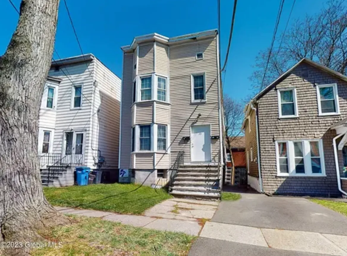 3 bed, 1100 sqft, $2,000 — Photo 1