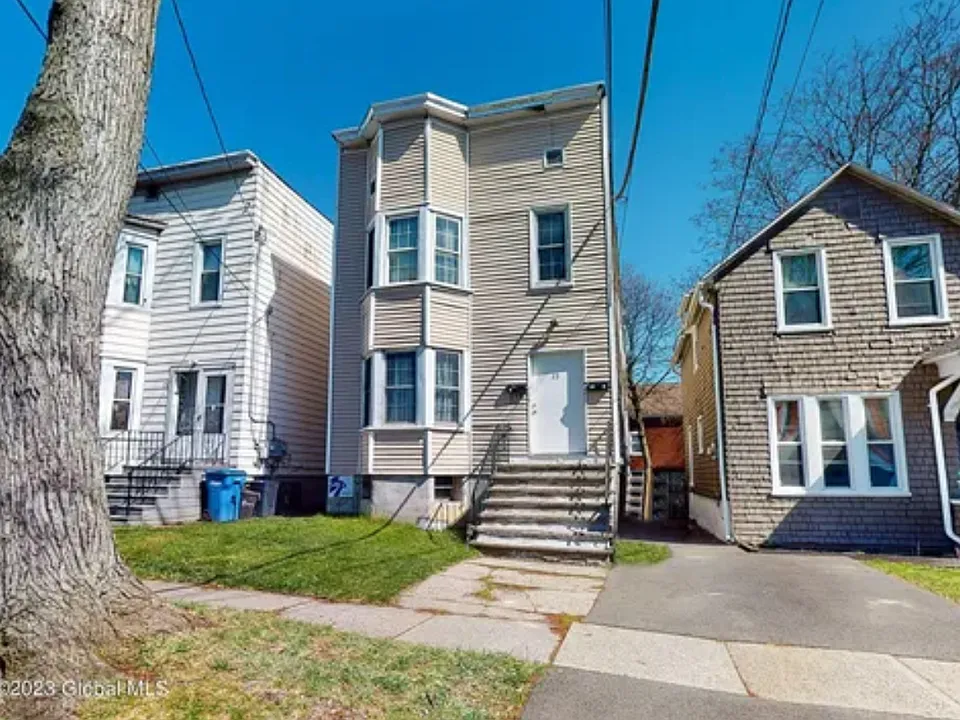 23 Bonheim St #2