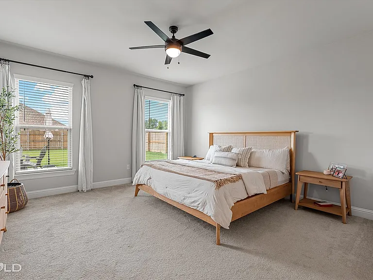 24 Venecia Ct — Photo 33