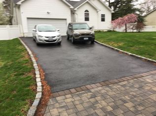 150 Woodland Ave, Central Islip, NY 11722