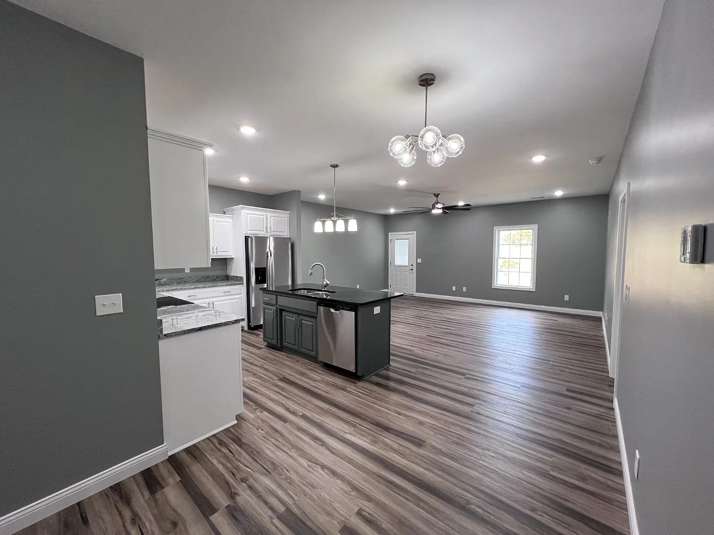 102 Twin Oaks Drive - 104 — Photo 2
