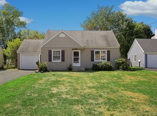 7187 Willow Rd, North Syracuse, NY 13212