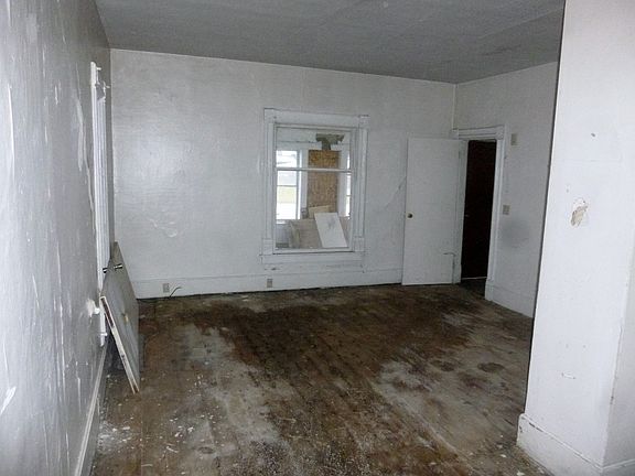 3rd image of 1302 Sanford St