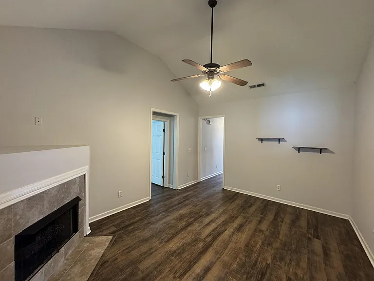 5901 Southwood Pkwy — Photo 11