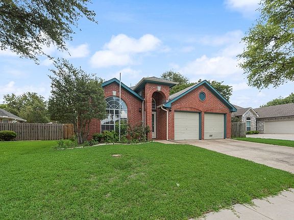 4th image of 2707 Red Oak Dr