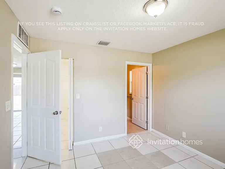 1672 W Breezy Ln — Photo 7