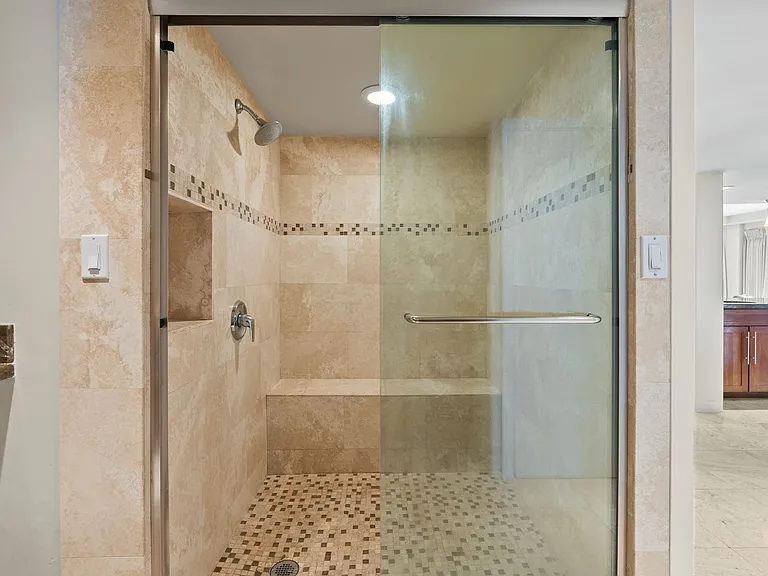 240 Makee Rd #12C — Photo 11