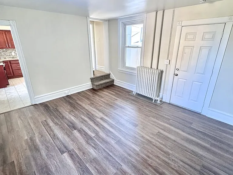 21 W Main St — Photo 4