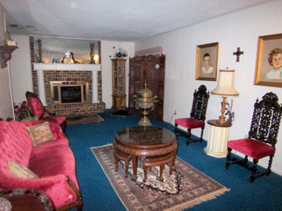 3rd image of 141 Trail Hollow Ln