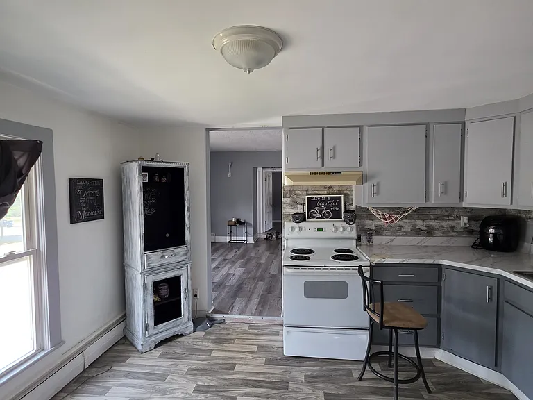 31 Summit St — Photo 3