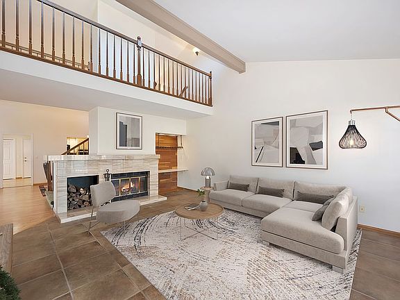 4th image of 293 Castlewood Cir #A