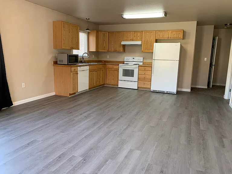 2307 W Eagles Nest Cir — Photo 2