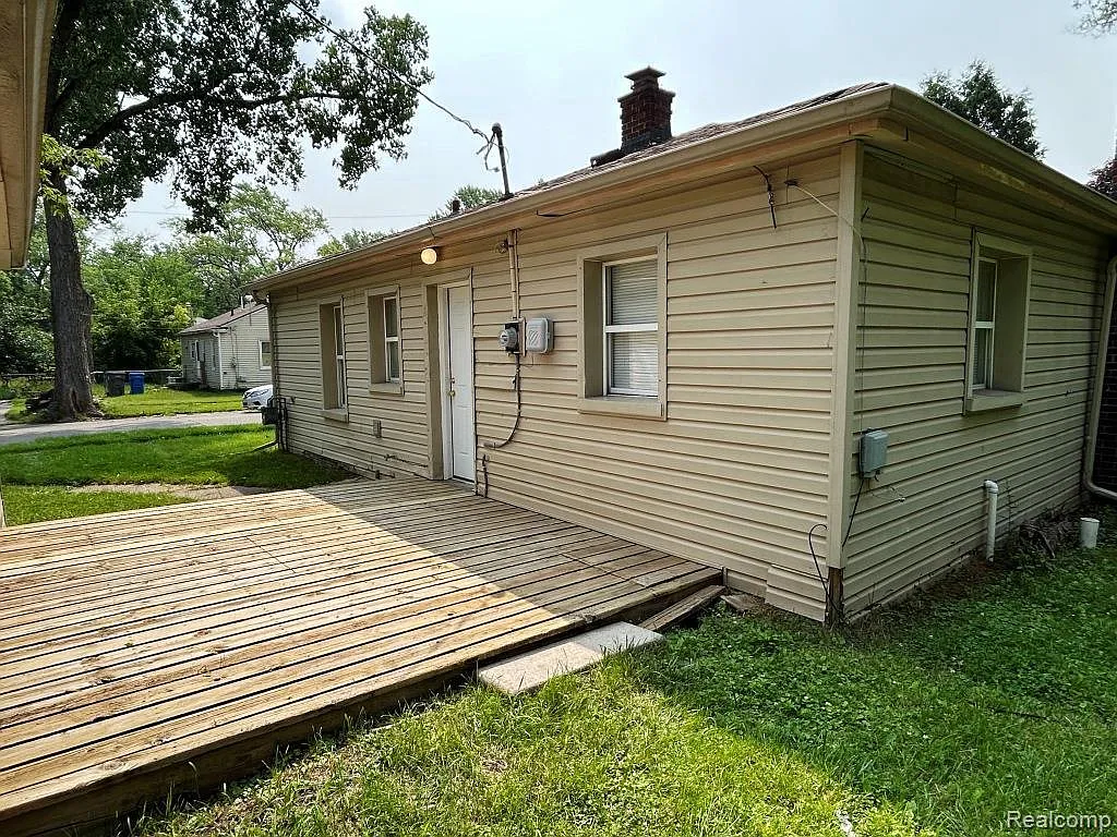 2 bed, 1.0 bath, 860 sqft, $1,195 — Photo 2