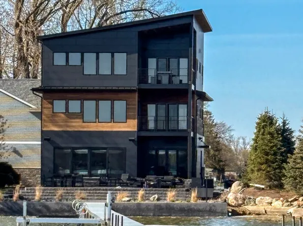 8676 Cherry Point Rd, Manitou Beach, MI 49253