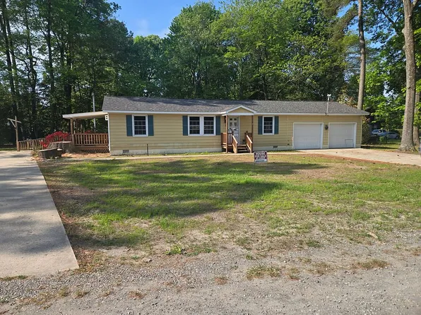 32 Porpoise Creek Rd, Deltaville, VA 23043