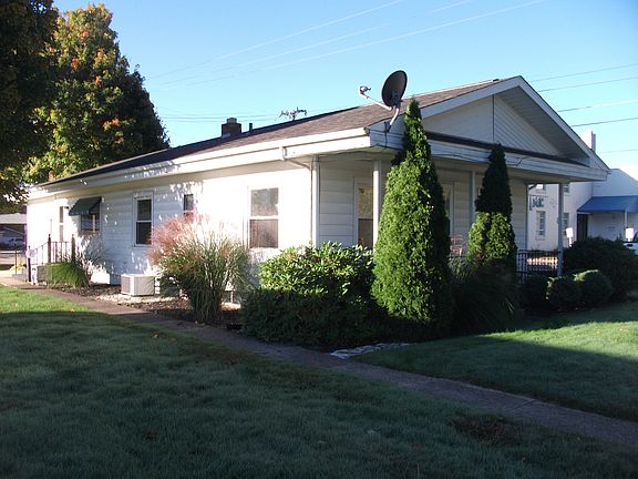 3rd image of 400 E Pasadena St