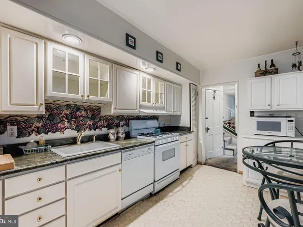 813 S Luzerne Ave, Baltimore, MD 21224