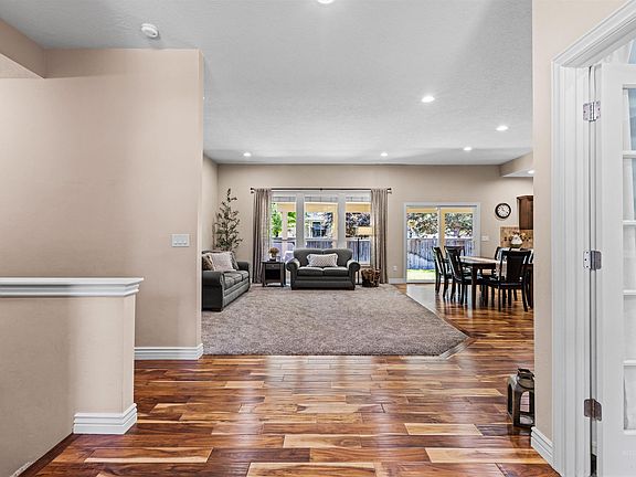 4th image of 1099 E Azan St