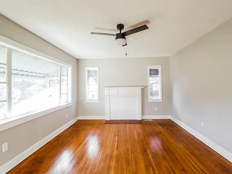 508546_019_living_room_13496257.jpg