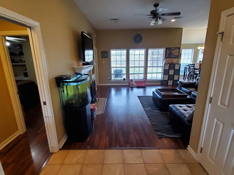 215 Landsburg Ct — Photo 2