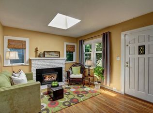 431 N 70th St, Seattle, WA 98103