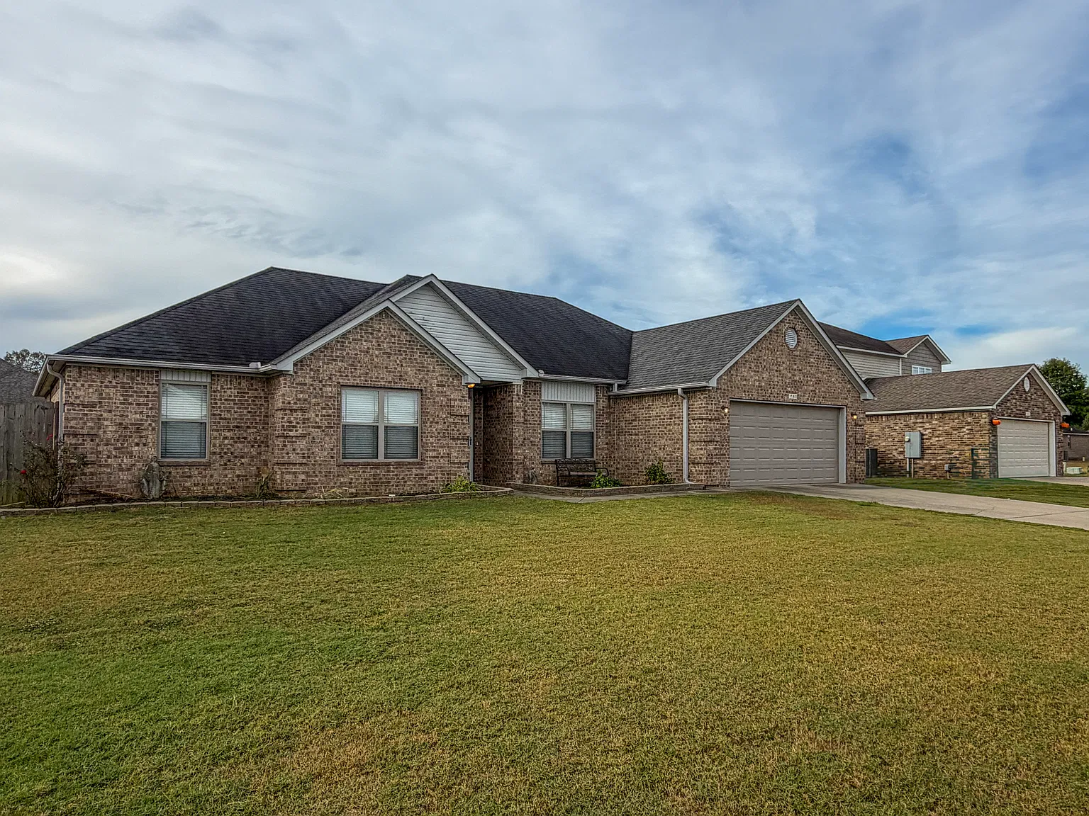 4 bed, 1853 sqft, $2,100 — Photo 2