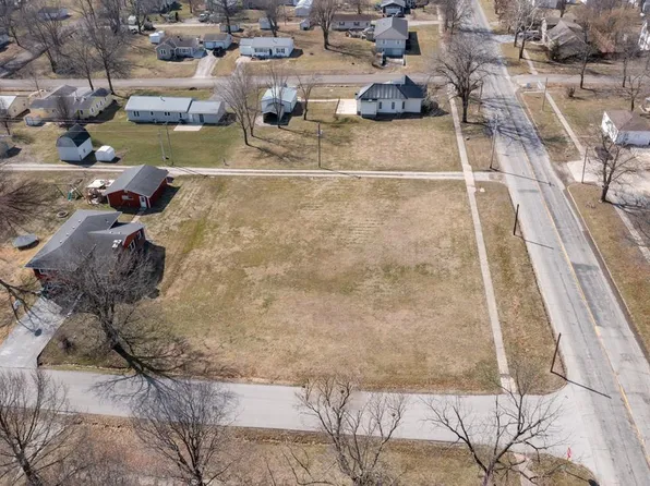 29-57-18 N Missouri Ave, Marceline, MO 64658