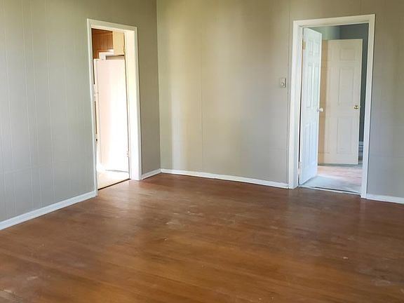4th image of 101 W Thomas St