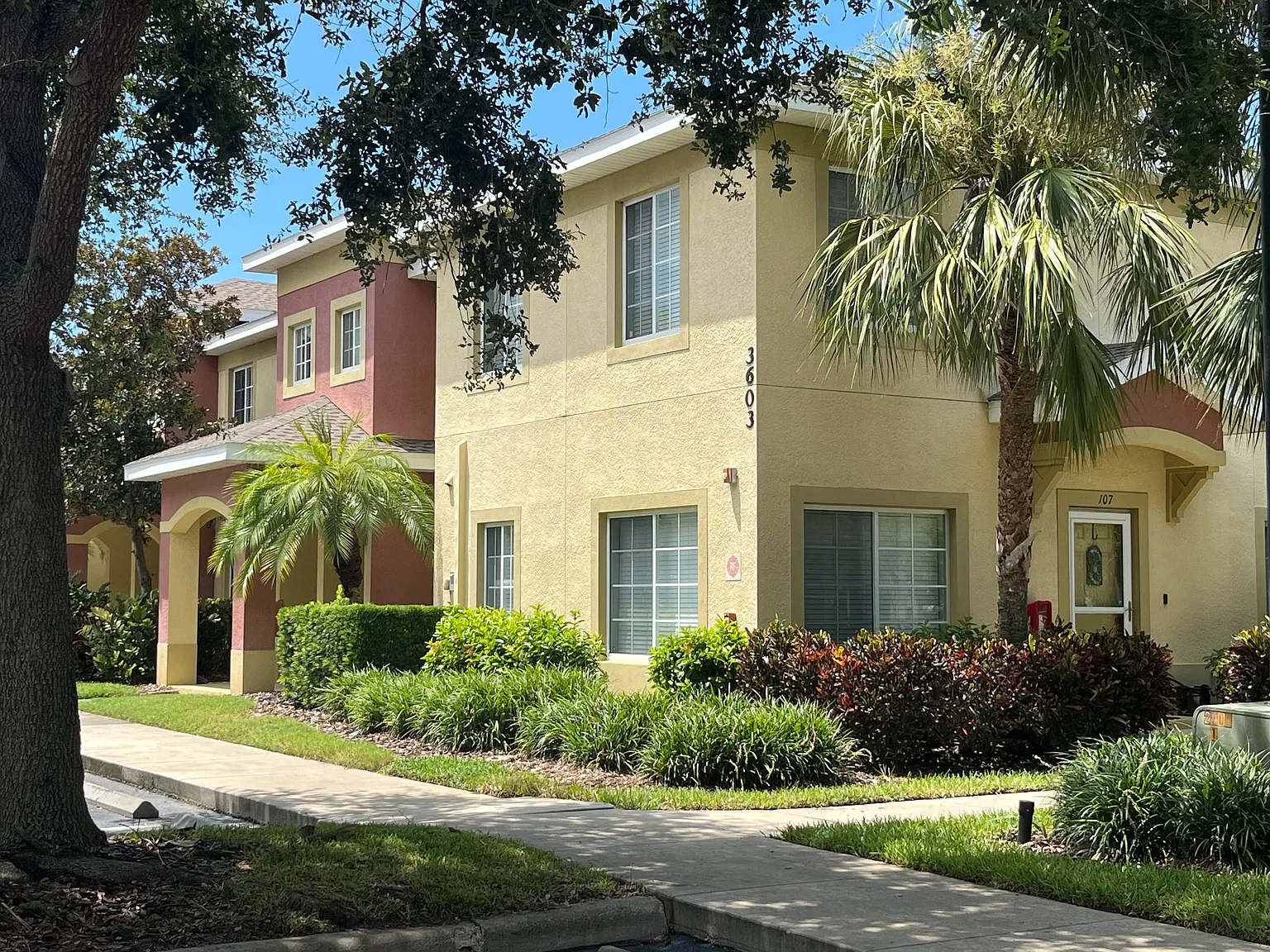 2 bed, 2.5 bath, 1429 sqft, $1,785 — Photo 2