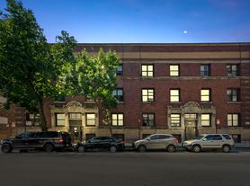 821 W Montrose