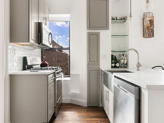 3rd image of 309 E Houston St #6B
