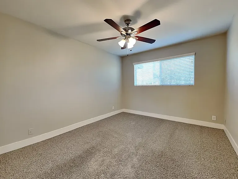 7907 E Latham St — Photo 11