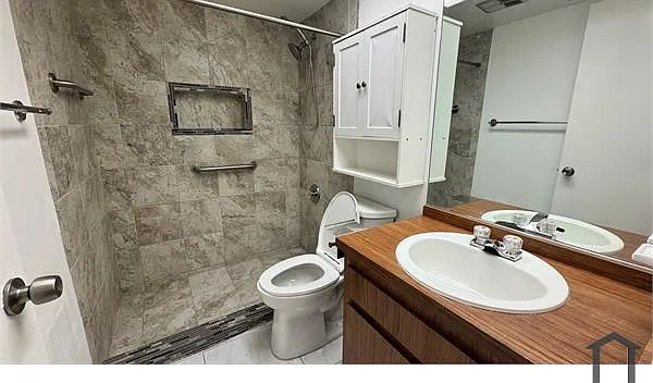 3087 Saint Clair Ave #B — Photo 2