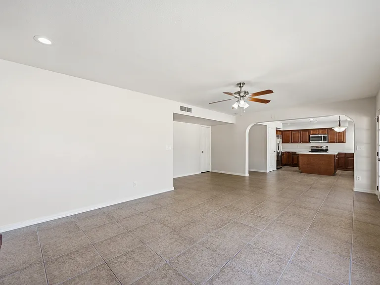 11823 N 65th Ave — Photo 10