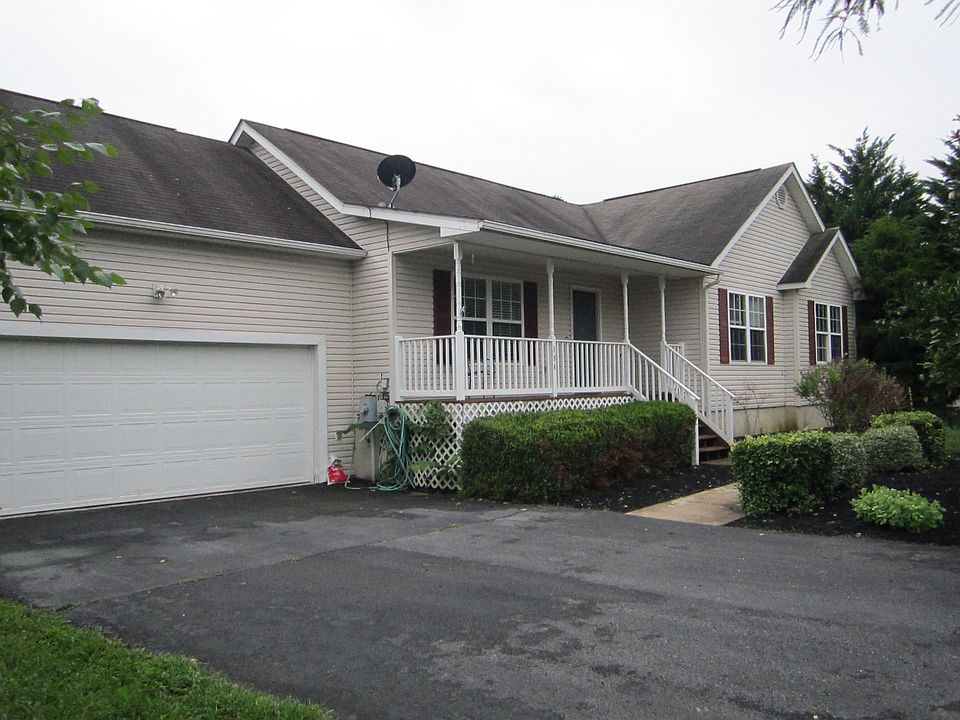 1st image of 184 Baer Oak Dr