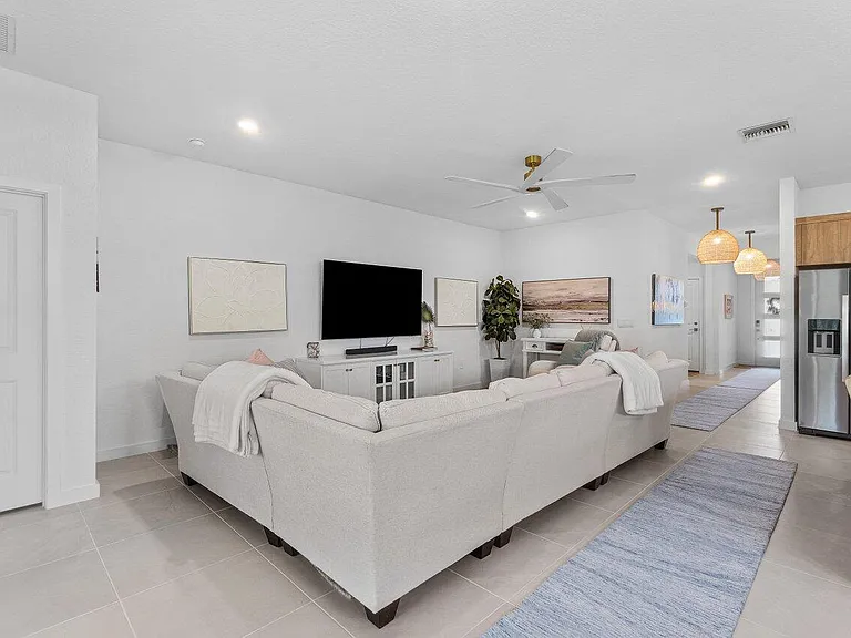 1991 NE Ocean Dunes Dr — Photo 16