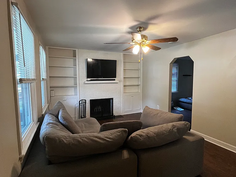 120 N Huron Dr — Photo 31