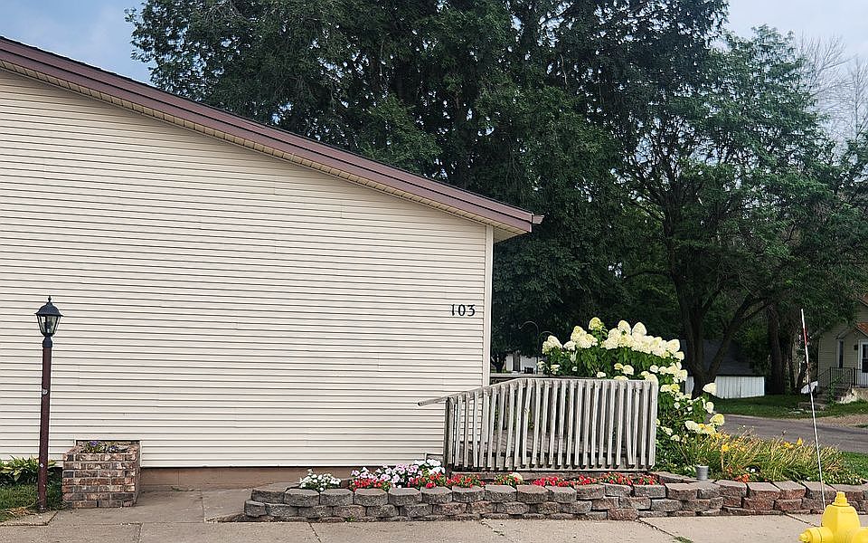 2nd image of 103 7th St SE