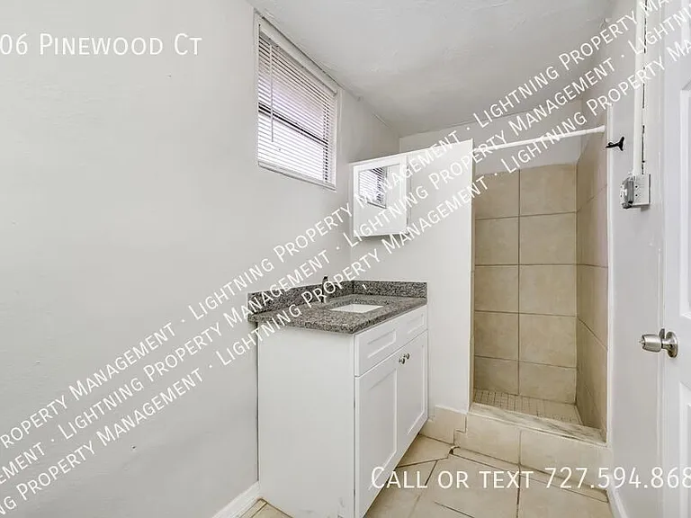 406 Pinewood Ct — Photo 6