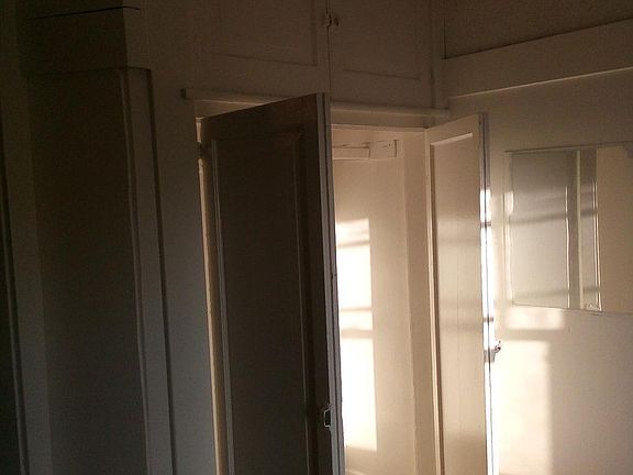1920 1/2 1st small bedroom walk in closet