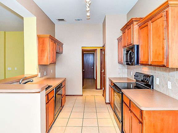 3rd image of 2412 White Oaks Dr