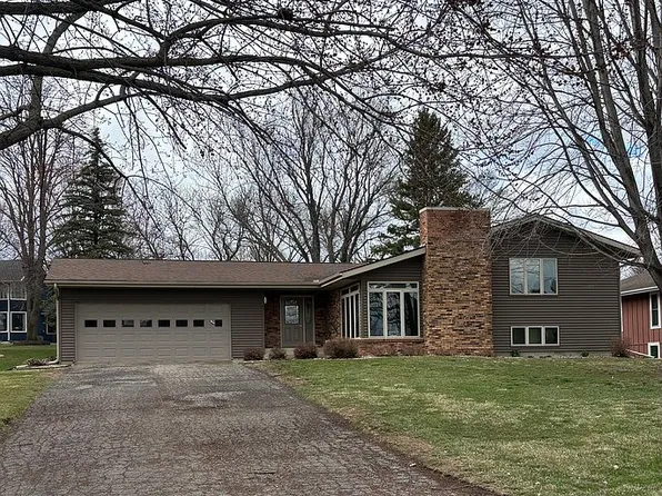 519 4th St SW, Madelia, MN 56062