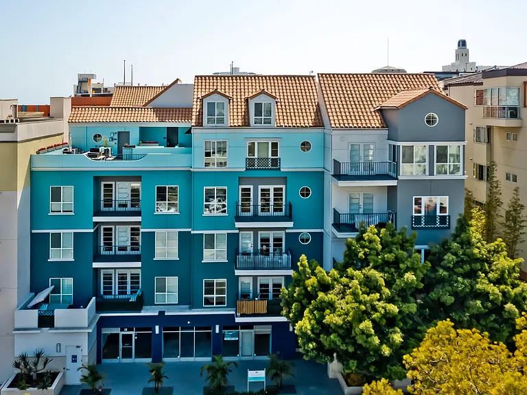 Living at Santa Monica — Photo 18