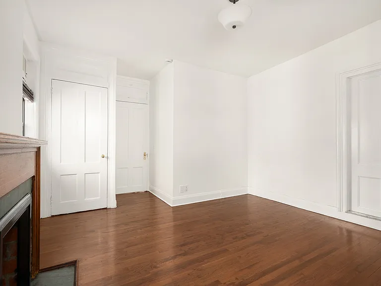 129 E 17th St #5 — Photo 11