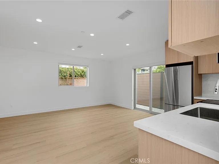 5224 1/2 Strohm Ave — Photo 4