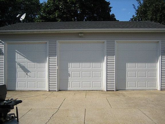 3 Car Garage