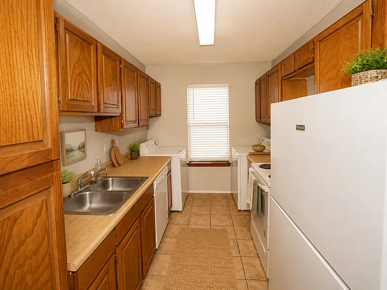 4133 NE Stallings Dr — Photo 5