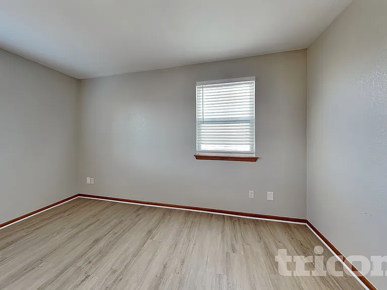 446 W 116th Pl — Photo 10